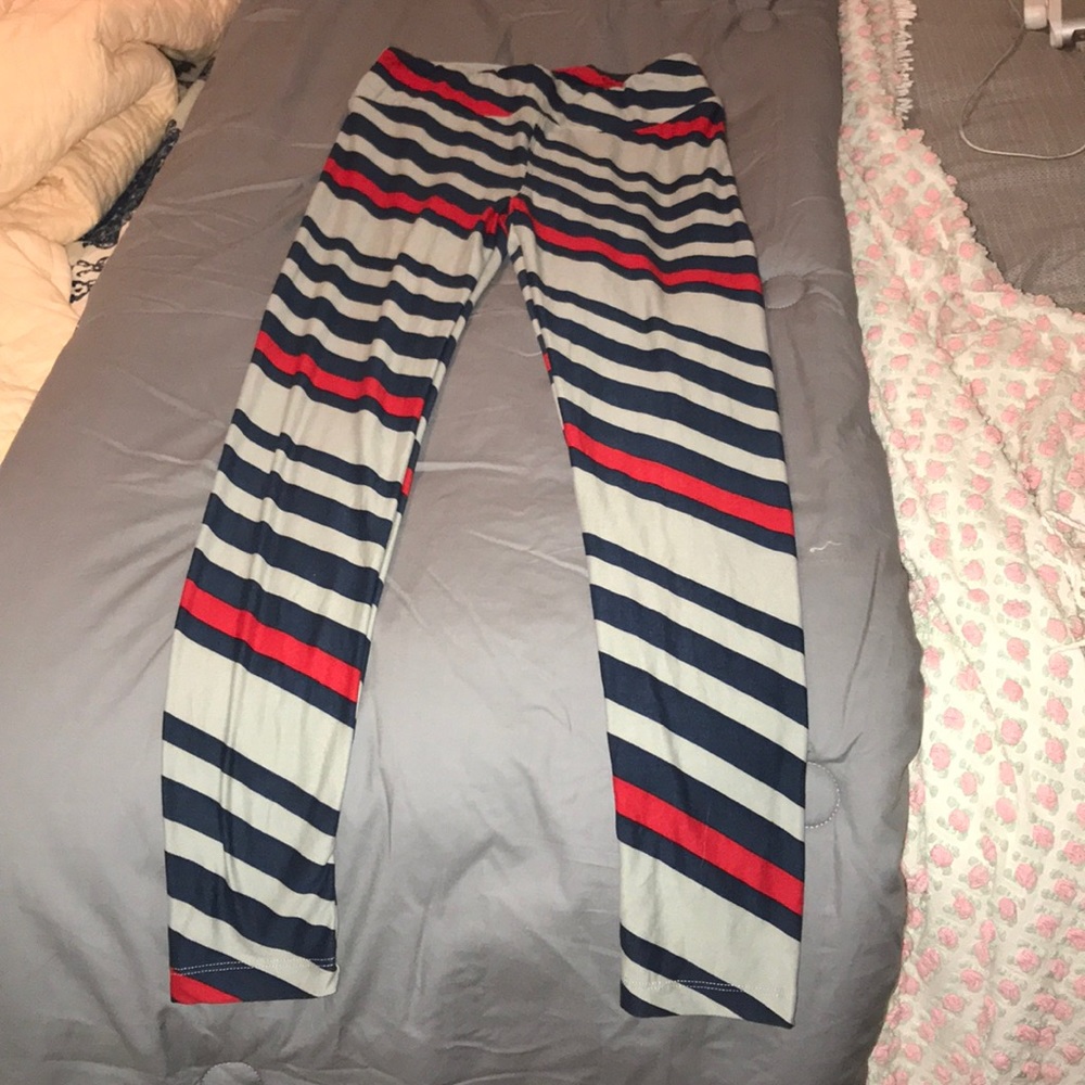 I am selling these leggings.